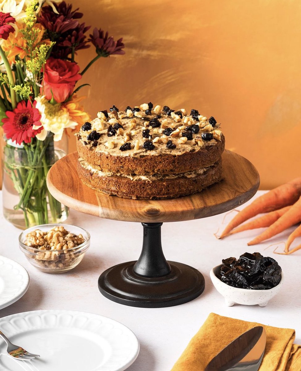USDAIndia's tweet photo. Is there such a thing as a healthy cake? Well, try this #CaliforniaPrune & Carrot Cake! It’s surprisingly nutritious, w/fiber, beta carotene, manganese, calcium, vitamin D & omega 3 fats. All that from a cake! #TasteofAmerica🇺🇸 #PrunesForLife💜
Recipe: https://t.co/gj2rzD6uef https://t.co/mUJTTNNdJq