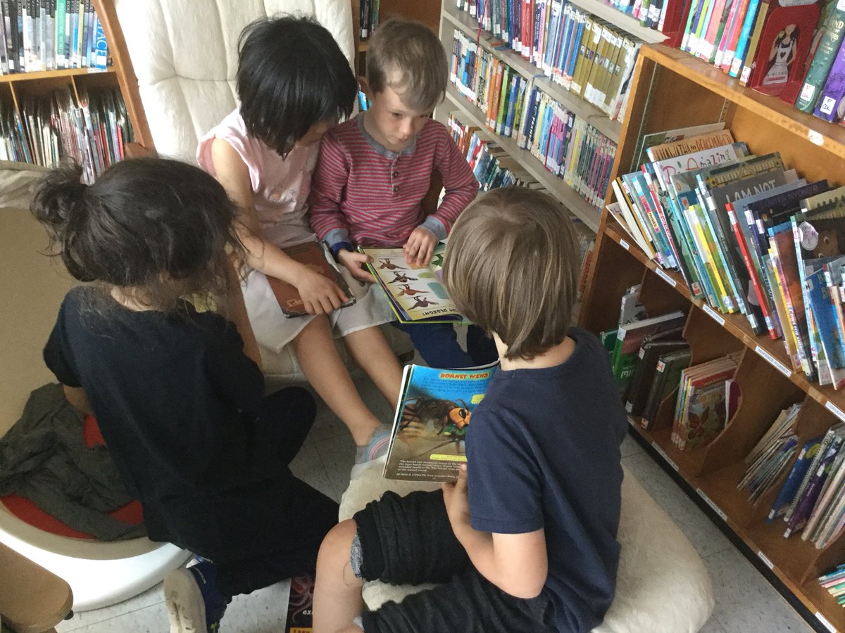 SYD_books_LDSB's tweet photo. A fantastic way to end our #ReadingWeek @SydenhamPS_LDSB #DropEverythingandRead #Welovetoread #LibraryLove #Readingwithfriends @McCourt45 ππππ https://t.co/Qa0a9eP0Ul