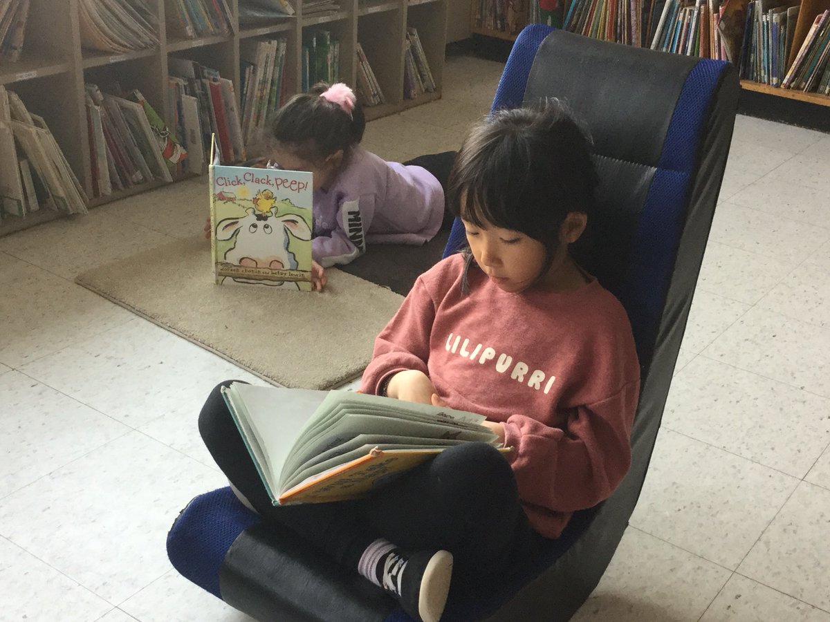 SYD_books_LDSB's tweet photo. A fantastic way to end our #ReadingWeek @SydenhamPS_LDSB #DropEverythingandRead #Welovetoread #LibraryLove #Readingwithfriends @McCourt45 ππππ https://t.co/Qa0a9eP0Ul