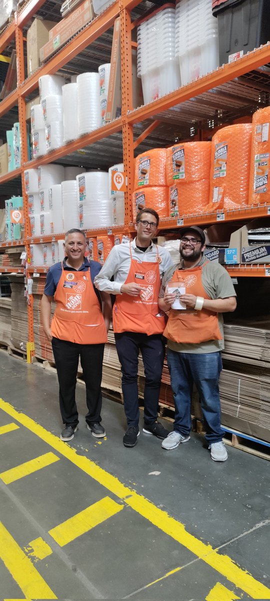 @BrendanMcDowel9 DM is recognizing our flooring associate Jose for his excellent ABC process. Way to go Jose for living the Home Depot values. Great job! @elizondo_iii @AlexSal2911 @13lucylu_HD @65fbea @HRMThomasTHD @_Elisa_Cabrera @CorpusAmy