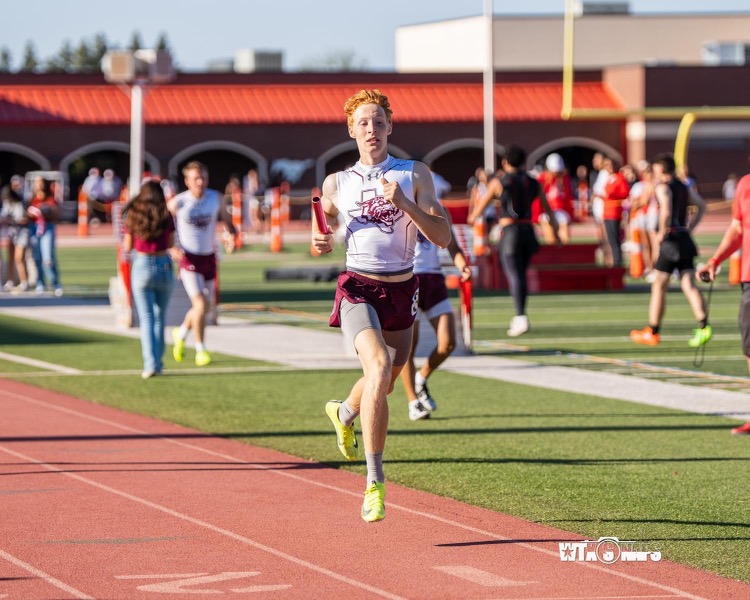 SamColtHill09's tweet photo. Regionals track meet preliminaries today. Wish me luck!!! #runhardturnleft
@806hsscmedia @CoachHayward @ScottHood63 @Mr_Hrdn @WTAMUTrackXC @OBU_TrackXC @RamSports @SAGUXC @AngeloTFXC @Lion_Track @UTAMavsTFXC @CoachDall @LisaKushiyama @shareese_woods @CoachMarshall87 https://t.co/6FwneKq34g
