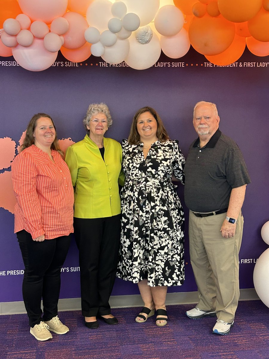 Ccsmith623's tweet photo. Officially a Reading Recovery Teacher Leader! @ClemsonReads @SpartanburgD3 @rrcna_org https://t.co/5wONjiNAKY