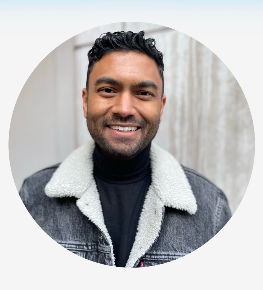 Full disclosure: he looks low key good here. Just being honest. Jacket is 🗑️ tho