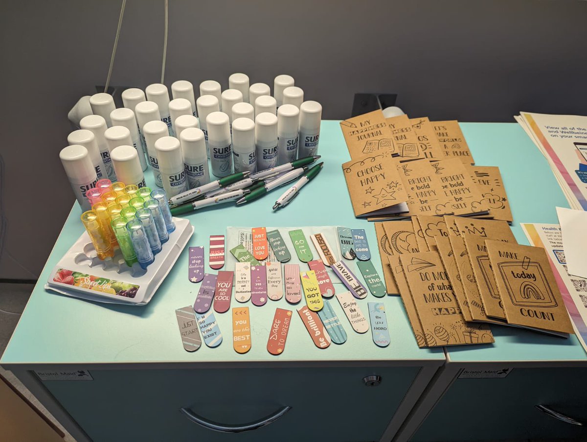 laurapa89282238's tweet photo. Well done to #realmidwiveofwalsall for another successful health and well-being event for our fantastic staff treats reflexology smiles all round 🥰@charlec17 @abyepes @WHT_Zainab @josellwright @JulieNewton8 🤩 https://t.co/p93UDQXvD1