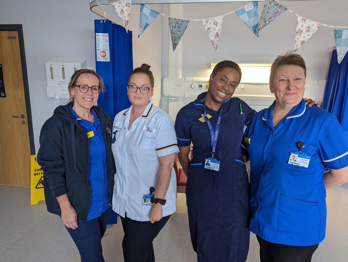 laurapa89282238's tweet photo. Well done to #realmidwiveofwalsall for another successful health and well-being event for our fantastic staff treats reflexology smiles all round 🥰@charlec17 @abyepes @WHT_Zainab @josellwright @JulieNewton8 🤩 https://t.co/p93UDQXvD1
