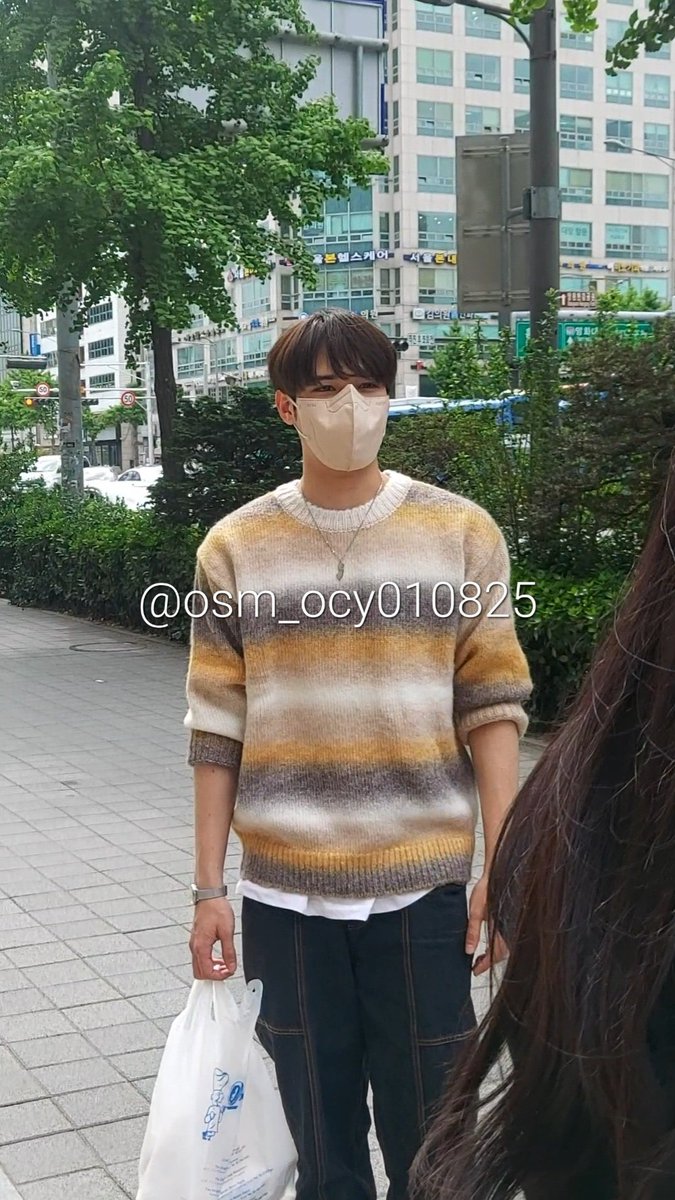 jaychang_peru's tweet photo. [PIC] ⭐️ 28.04.23 #Jay fue visto junto a #Kandem paseando y comiendo juntos por las calles de Seoul. 🤍

Rush Hour Boys! ⭐️

Cr. on pic https://t.co/VCytE3hhVN