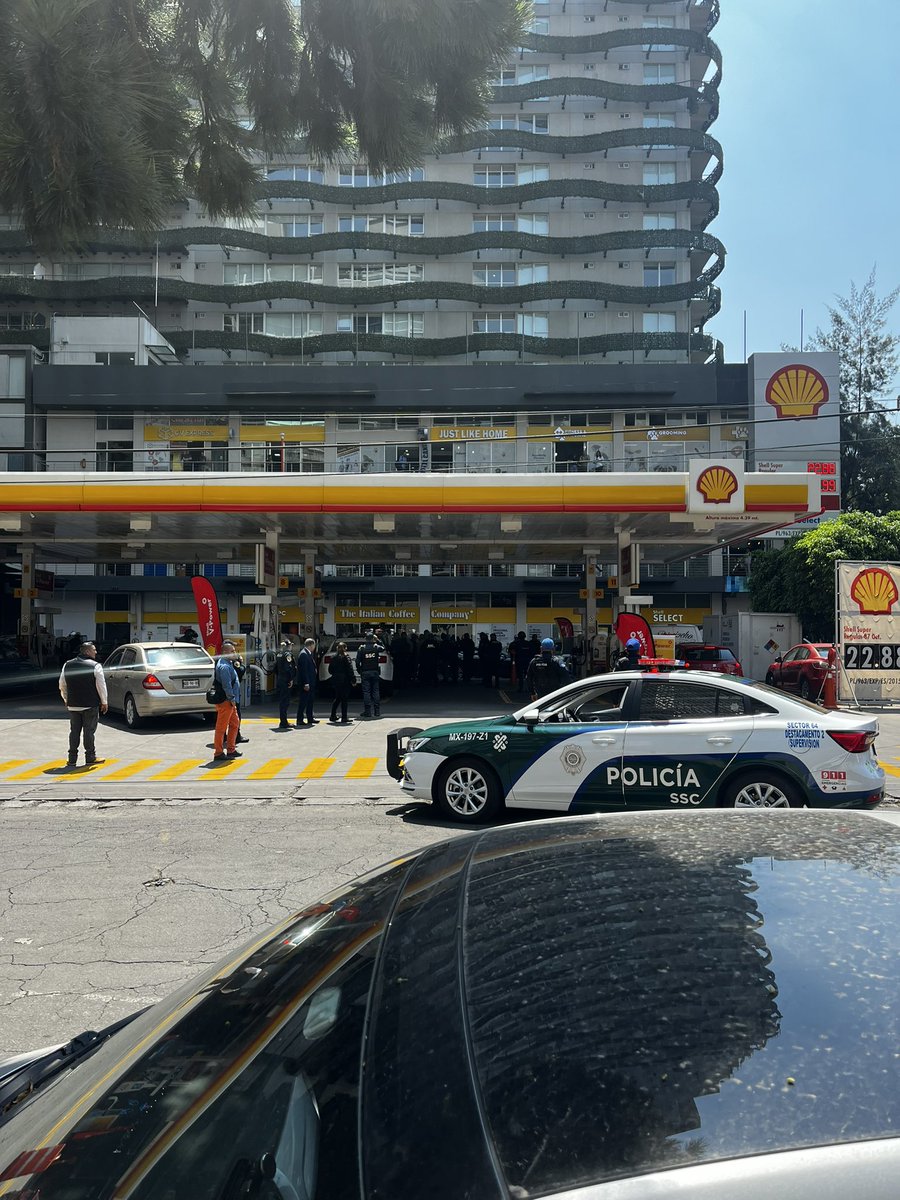 Algo paso  #CityTowers #shellpopocateptl <a href="/brigadaBJ/">Brigada BenitoJuárez</a> #policiacdmx
