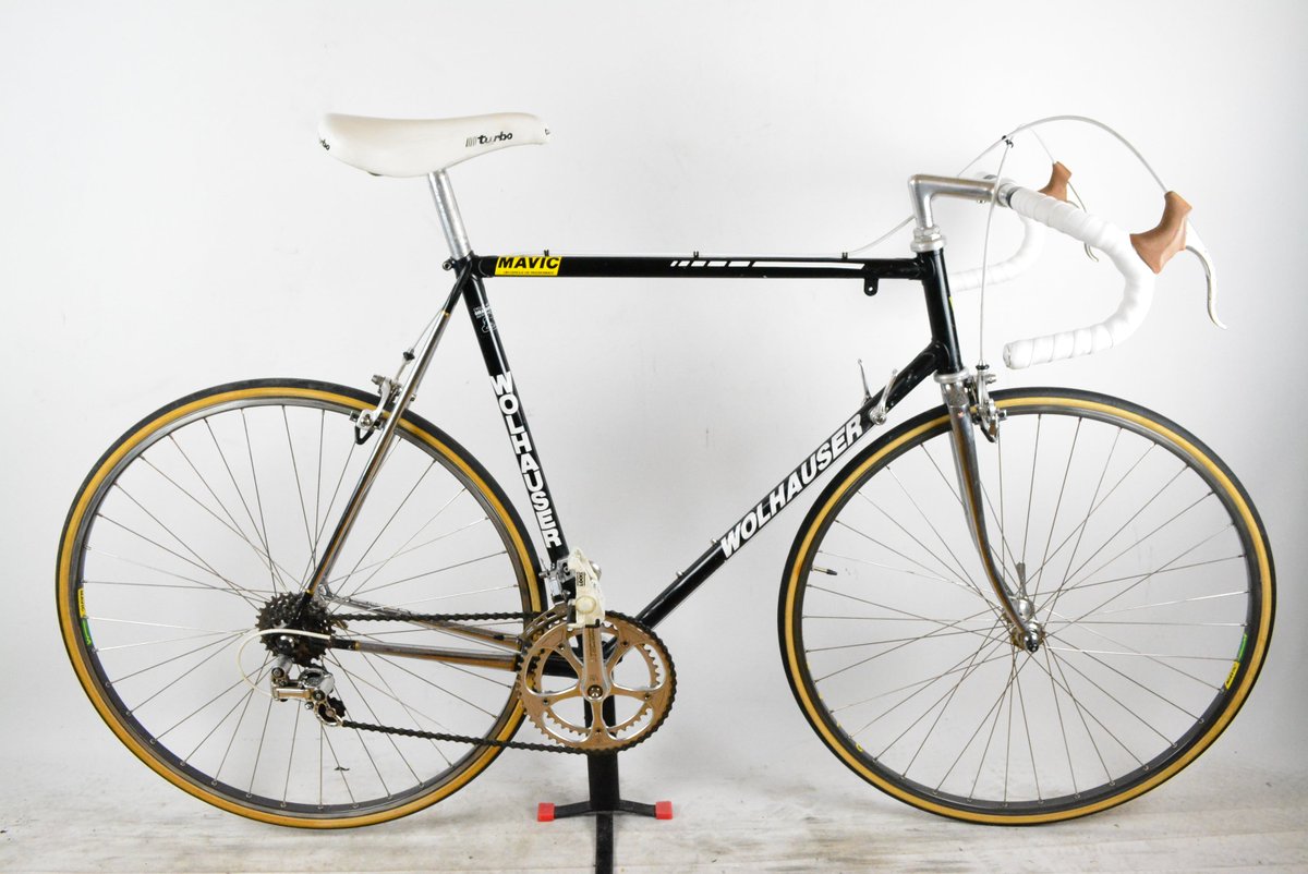 Und wieder haben wir etwas neues in unserem Onlineshop.
Wollhauser 
Jetzt hier bestellen! der-ritzler.de/products/wollh….
#rennrad #vintagebikes #velo #racer #racingbike #racebike #cycling #cyclinglife