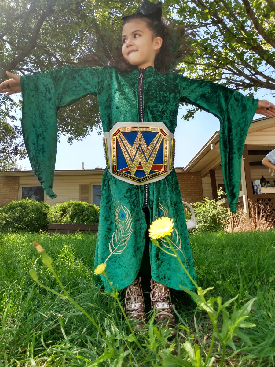 Bayo831's tweet photo. She thinks she just got a new robe...... But she doesn't know we're going to #WWEDraft in #CorpusChristi . MY #1PICK..#THEDUCHESS..#EJG ....@MsCharlotteWWE @angela_mosqueda @AshleyRobins1 @WWEonFOX @WWEonAE @J3_Customs @ChuckimusPrime #Wooooo https://t.co/8EBvoXuR7j