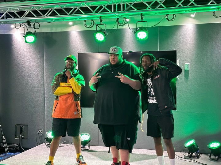 HBKGANG3's tweet photo. Press runs 🏃🏾w/ @HBKSkipper and @isthatcj. Big thank you to @997now, All In Radio, and @BigReidRadio 💔🙏🏾 Seeing Green the album out now! Interviews otw 🤞🏾 https://t.co/PIJ4Scpb3k