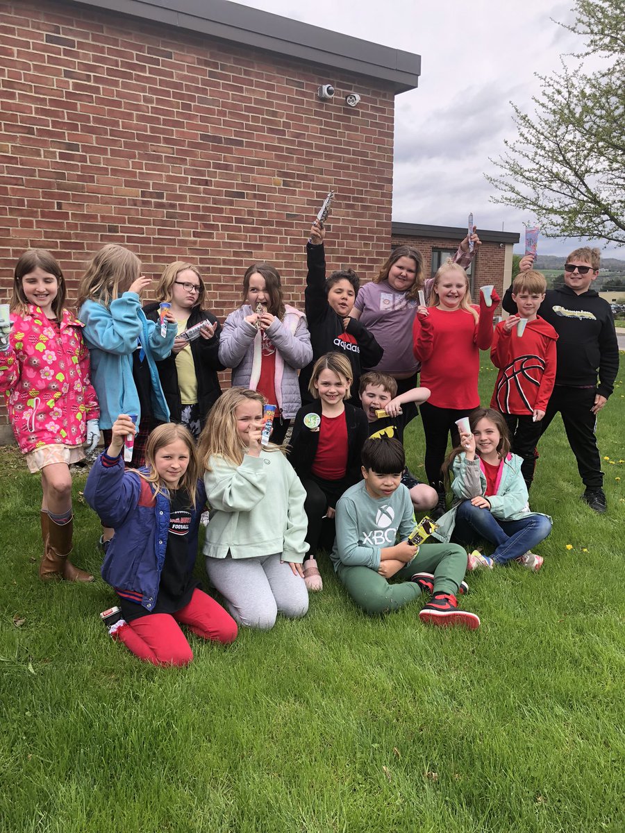 EBHSchool's tweet photo. #ebhschool.  Ice Cream truck!   Jo Jo’s Cool Bus is at EBH. Thx Student Council for setting this up! https://t.co/BoC9lHed6y