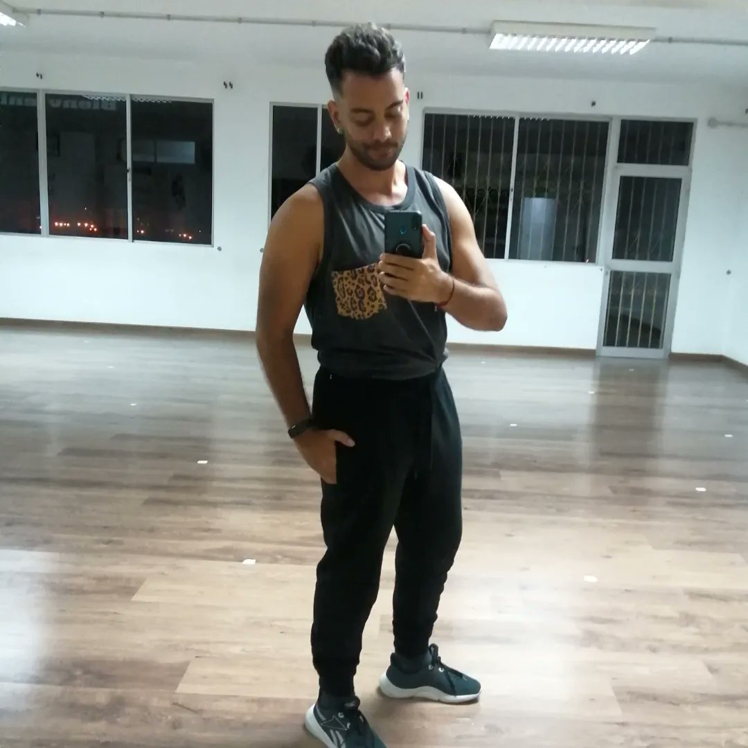 EduMedinaEM's tweet photo. "Algún día diré que no fue fácil pero lo logré"✨

Terminando ABRIL con la mejor versión 💪🥵🔥 

Y seguimos en proceso ⏱️
.
.
.
.
.
#workhardplayhard
#fattofit #atopedepower 
#fitness #fit #body #boy #gay #canarias #pic #transformation https://t.co/FFy5zky2dt