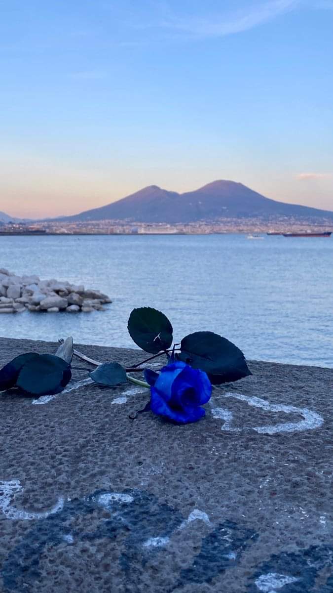 NRicominciare's tweet image. #napule è la prova che se ti innamori...
  vai a mar cu tutt e pann.&quot;