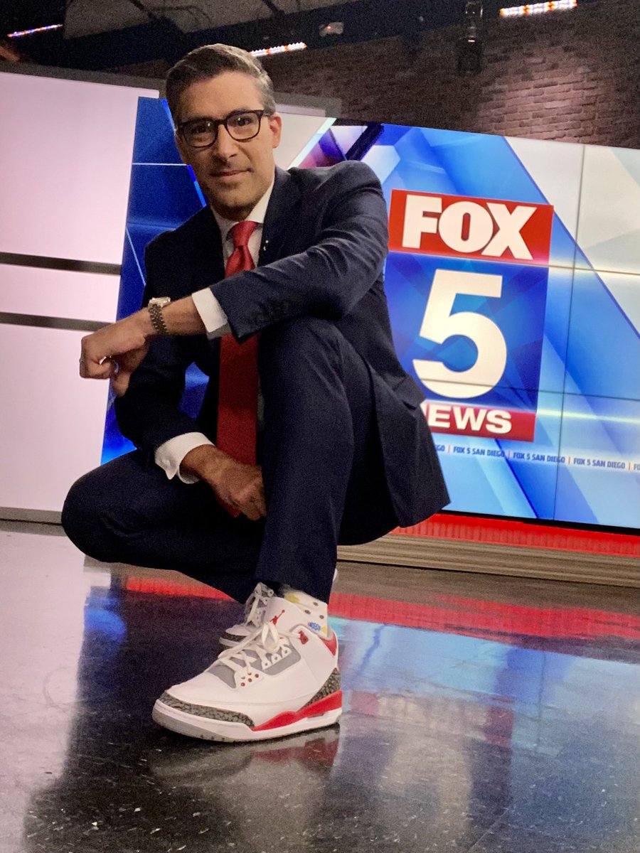 RaoulMartinezTV's tweet photo. Happy #SneakerFriday!! π₯π΄ #SneakerAnchor #FireRed3s #Jordans #Sneakers https://t.co/JPGvjh35Vv