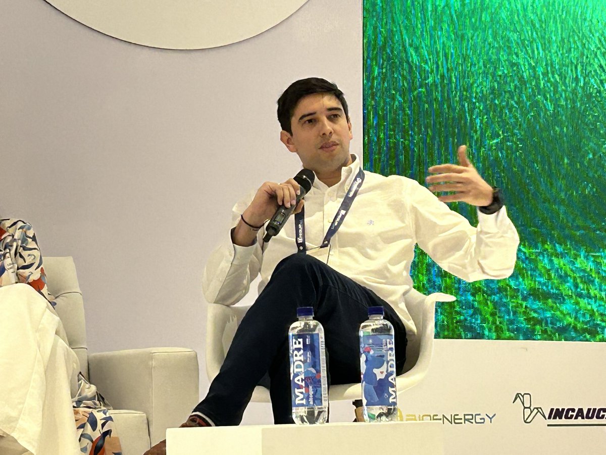 FNBColombia's tweet photo. "Detrás de la producción de biodiésel hay un proceso que genera empleo y desarrollo. La industria nos ha permitido que el proceso de comercialización sea tranquilo, garantizando la calidad del producto y de nuestros colaboradores. Alejandro Morales, @grupobiocosta https://t.co/43x8VDM07H