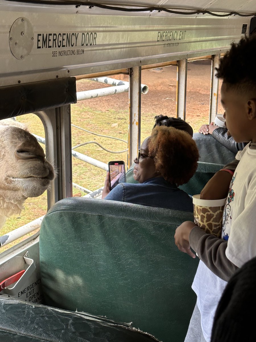 Exposure! Our fifth graders made rockets, fed giraffe, and made memories! ⁦@AP_Ayers_PES⁩ ⁦@TommyUsherAPS⁩ #onecarver