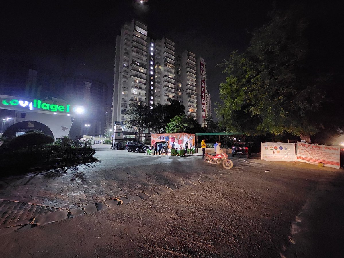 bikramrana1296's tweet photo. PROTEST 6th Day
Supertech Ecovillage 1

6 दिन से इकोविलेज 1 के निवासी भ्रस्ट, धोखेबाज और महाठग सुपरटेक बिल्डर के खिलाफ अनिश्चितकालीन आंदोलन पर बैठे हैं। ना प्रशाशन को कोई फर्क पड़ता हैं और ना बिल्डर को।
योगी जी और मोदी जी का सुपरटेक क़ो डर क्यों नहीं हैं?
#superchor #andolan_ev1 https://t.co/XJboPH7qjW
