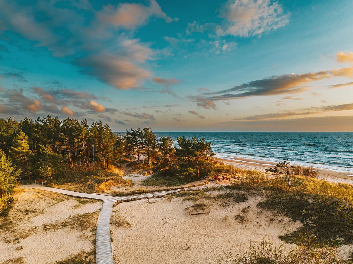 NejauNet's tweet photo. #Palanga #Lithuania #Lietuva #dronas #Mavic3 #djimavic3 #lithuaniaaerial #spring2023 #visitpalanga #baltijosjura #vakaras #dangus #balticsea https://t.co/jP9U01RPRs