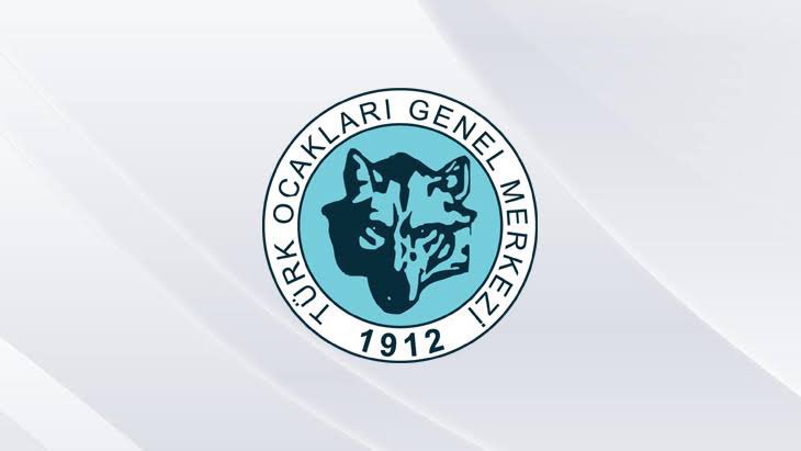 turkocaklari's tweet photo. ✅Artık Türkiye’nin Türkiye yani Türk ülkesi olarak devam etmesi açısından ciddi bir beka meselesi halini alan sözde geçici koruma altındaki sığınmacılar ve düzensiz göçmenler meselesini kısa ve orta vadede halledecek politikaları behemehal hayata geçirmeliyiz.

✅Bir takım bahane ve gerekçelerin ardına sığınarak Türk Devletinin millî devlet vasfına ve üniter yapısına yönelik girişimlerin meşrulaştırılmasına karşı uyanık olmak ve Türk milletinin birliğini ve Türk Devletinin bütünlüğünü muhafaza etmek zorundayız. 
❗️Unutmayalım ki, Cumhuriyetimizin kurucu ilkesi, kapsayıcı-kucaklayıcı Türk milliyetçiliğidir🇹🇷

Prof. Dr. Mehmet ÖZ

Türk Ocakları Genel Başkanı