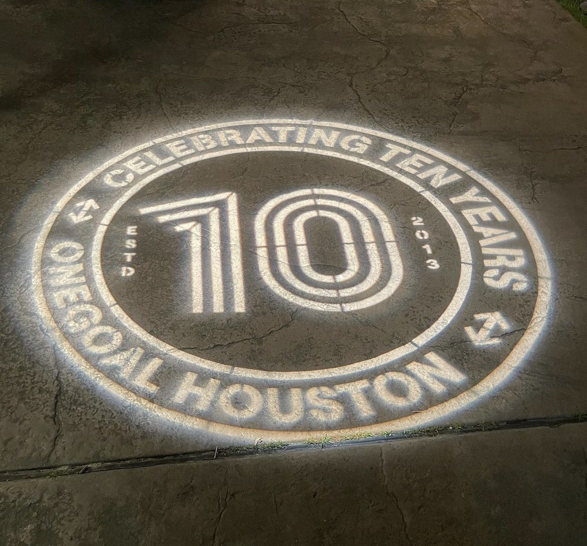 OneGoalGraduate's tweet photo. From โก๏ธ 150 students served in the first year to โก๏ธ6,150 students impacted since 2013, OneGoal Houston had a A LOT to celebrate for their 10th year anniversary! ๐ #manypathsonegoal https://t.co/hE8s8rMrqP
