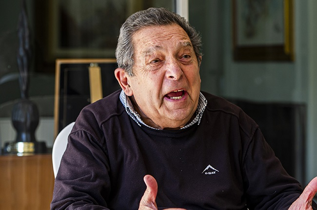 SAfmRadio's tweet photo. It's time for #TopSportOnSAFM with
@MemoryMentalist
We page through the #TheAutobiography with former Cricket SA Administrator Dr Ali Bacher.
We also preview the #AzerbaijanGP with our F1 correspondent @PrinceNdiweni https://t.co/jzYEquHkKy
