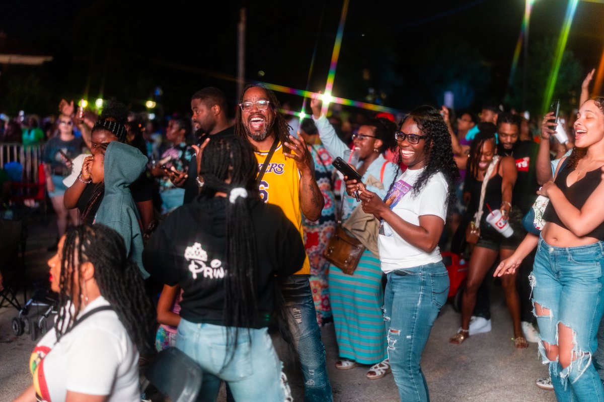BWSLegacyFest's tweet photo. The Black Wall Street Legacy Festival is less than a month away🤯 

Last year, more than 7,000 people honored the legacy and reimagined the future of Black Wall Street at the Festival. Our community had a GOOD time, check out some of our favorite photos!

#legacyfest#tulsa https://t.co/oWznHrM1Kz
