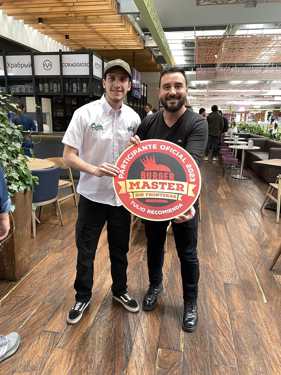 Martinzafra16's tweet image. Tienen que probar la Burger de #Slabón en la zona G de Bogotá 
Se viene el #burgermaster @tuliorecomienda