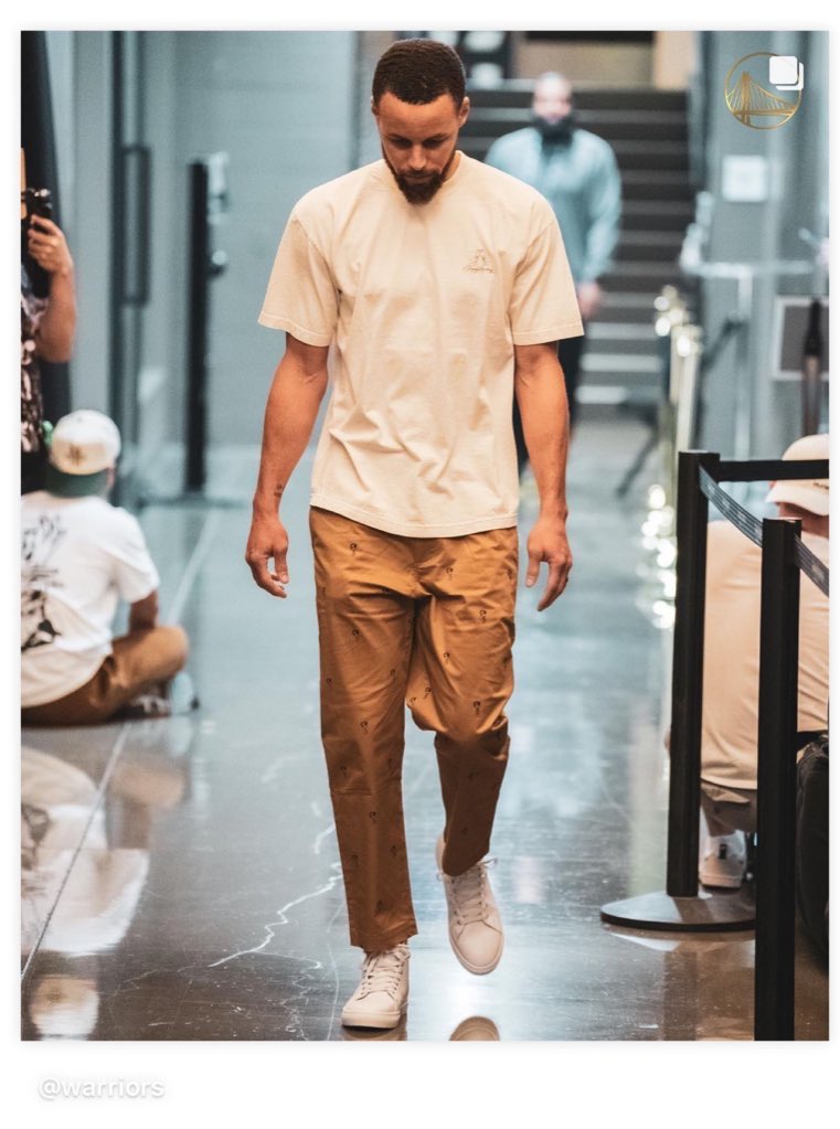 TrophyHunting_'s tweet photo. Get the look: Trophy Hunting “Salud Tee” and “World Peace” Chino Pant. As seen via #StephenCurry

Tee 🔗: https://t.co/StdDfipVS7

Pant 🔗: https://t.co/Ex2YdYucN0 https://t.co/zJKWjERz39