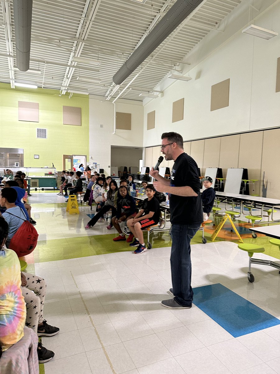 Does your AP sing with students at lunch on Fridays?! @HortonsCreekES #togetherisbetter