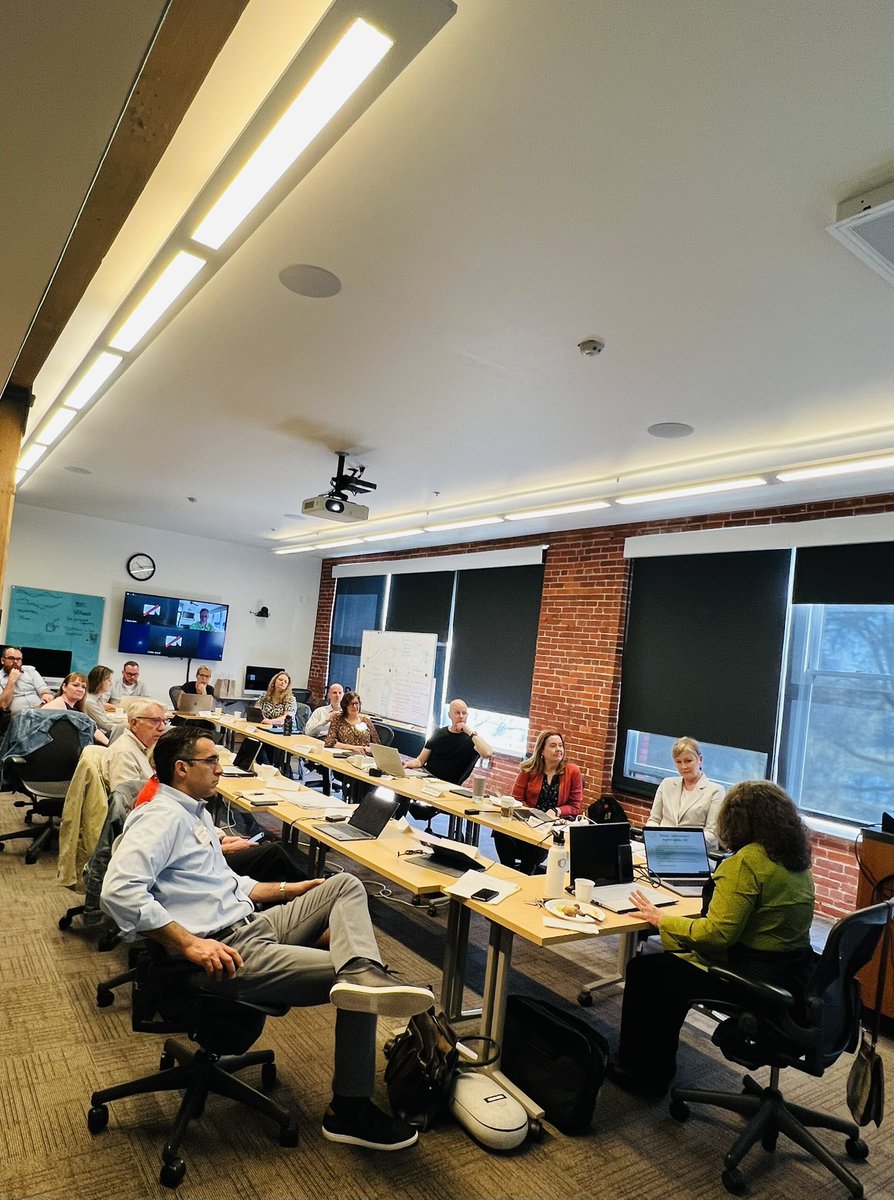 GlobalPRMolleda's tweet photo. Today, the @UOsojc Strategic Communication Leadership Network meets at @uoregon Portland to talk about AI and its current and future impact in the professions we partner with. https://t.co/2JO5wLaQ4G