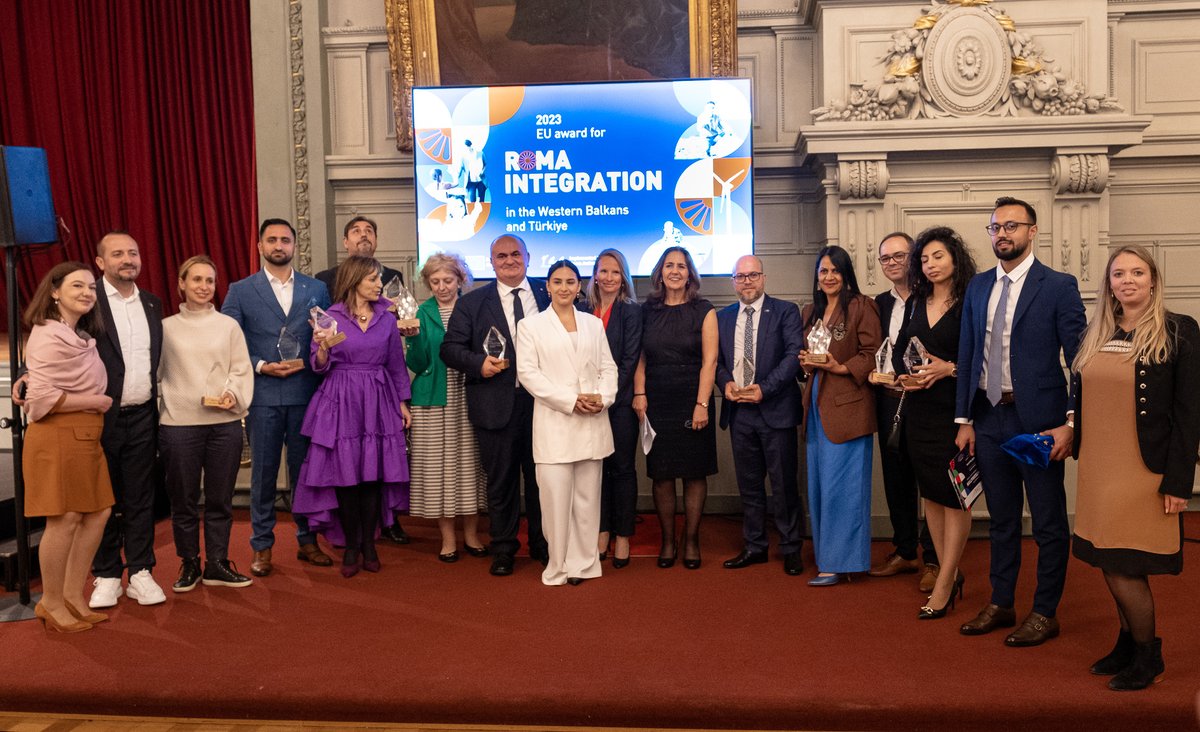 Congratulations to the 14 winners of the 5th 🇪🇺#EU Award for Roma Integration in the #WesternBalkans and #Türkiye! 👏

Important to acknowledge their valuable contributions to promoting #Roma inclusion in the Digital & Green Economy. Keep up the good work!

#RomaWeek