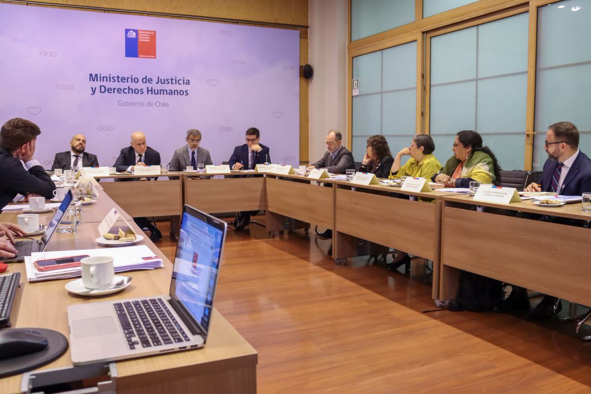 MinMujeryEG's tweet photo. 🔷Comité Interministerial de Derechos Humanos ➡️Subsecretaria @LuzVidalH participó en sesión encabezada por ministro @MinjuDDHH @LuisCorderoVega y subsecretario @SubseDDHH @XAltamirano_ 👉Para el avance del Segundo Plan Nacional de Derechos Humanos #2PNDH https://t.co/iBmyjXM0h1