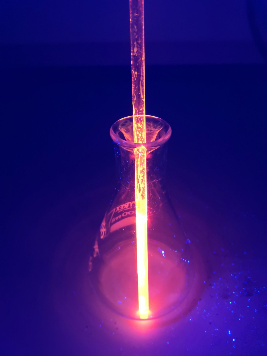 GianluigiAlbano's tweet photo. Full day of NMR measurements at @ChemUnipi, but I can never give up my #FluorescenceFriday! ✨

#Chemistry #ChemTwitter #RealTimeChem #CENChemPics #SciComm #AlwaysCurious https://t.co/GWyCB7pUI6