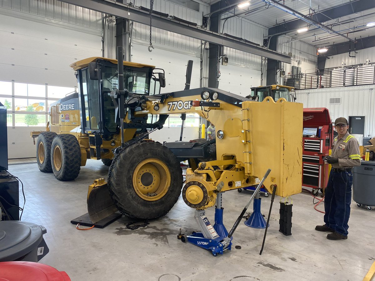 CHS_AutoTech tweet media