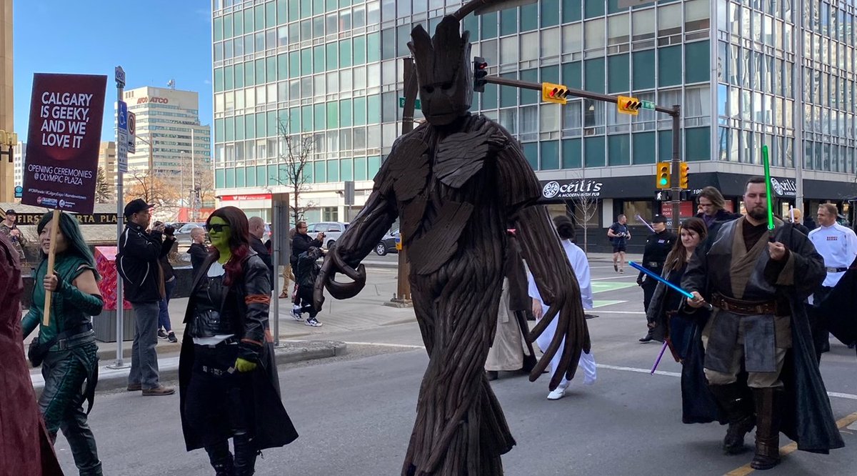 CTVIanWhite's tweet photo. Calgary Mayor @JyotiGondek (as Edward Scissorhands) was among those who embraced the spirit of the Parade of Wonders this morning to kick off @Calgaryexpo. @AustinLeeCTV reports @CTVCalgary at Noon. #yyc https://t.co/7dHsnfwm8t