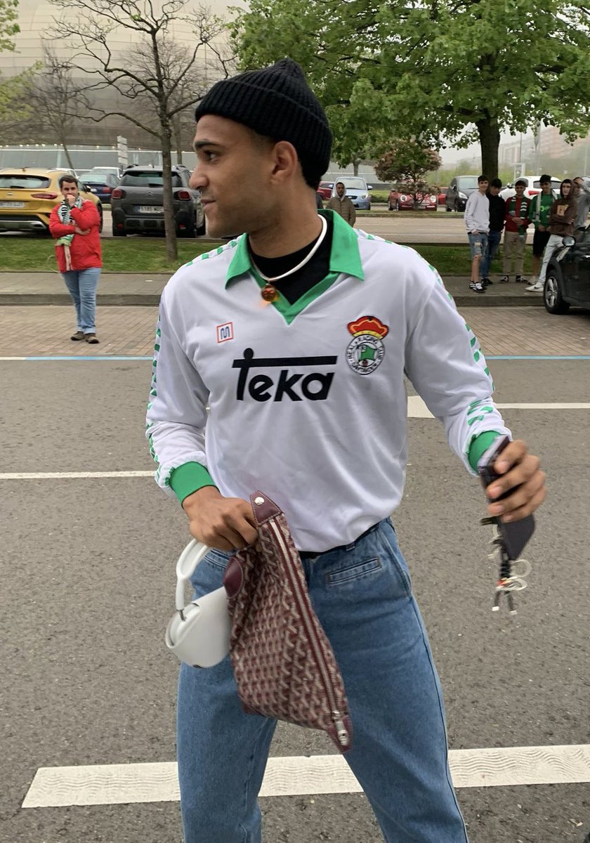 realracingclub's tweet photo. ✨ @jordimboula1 juega en una liga totalmente diferente al resto. Elegancia y distinción 😁💚 https://t.co/q72iopf9oh