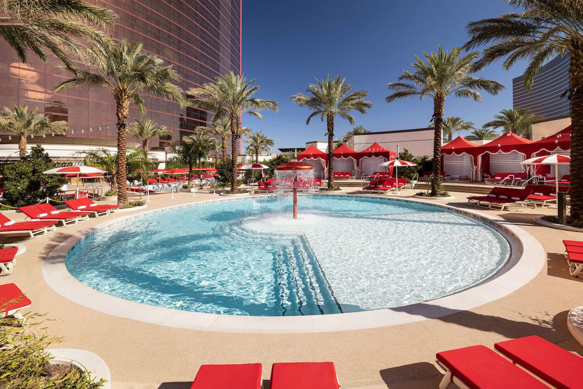 TravelersJoy's tweet photo. These are the best new hotels and resorts in the U.S. for a #honeymoon --> https://t.co/i703pbUyfC #honeymoons #honeymoonhotels #travel #skiptheblender https://t.co/qUdFFK5KaS