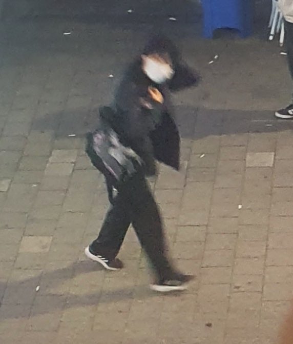 HARUMiNG_G's tweet image. 오늘로부터 2n년 전...
저라는 오타쿠가 세상에 태어나고 말았음.

기념으로

가게 못 찾아서 길바닥에서 머리 벅벅 긁다가 저를 쳐다보던 친구들과 눈 마주치고 머쓱하게 들어가는 장면을 2층에서 찍은 사진(길다~)풉니다

별로 원하지 않으셔도 별 수 없습니다...올릴 사진이 이것뿐!