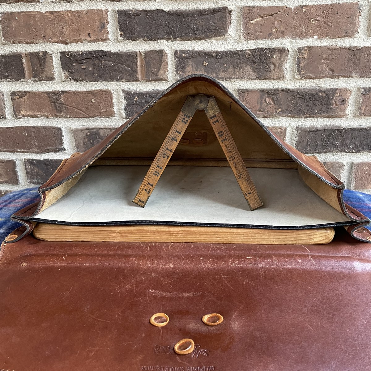 Real_Reederang's tweet photo. ONE-OF-A-KIND 1980s BRITISH TAN SADDLE &amp; MOOSE LEATHER MACBOOK BRIEFCASE BAG @real_reederang https://t.co/8Z5fy10NVU https://t.co/hA67Zfbuoc