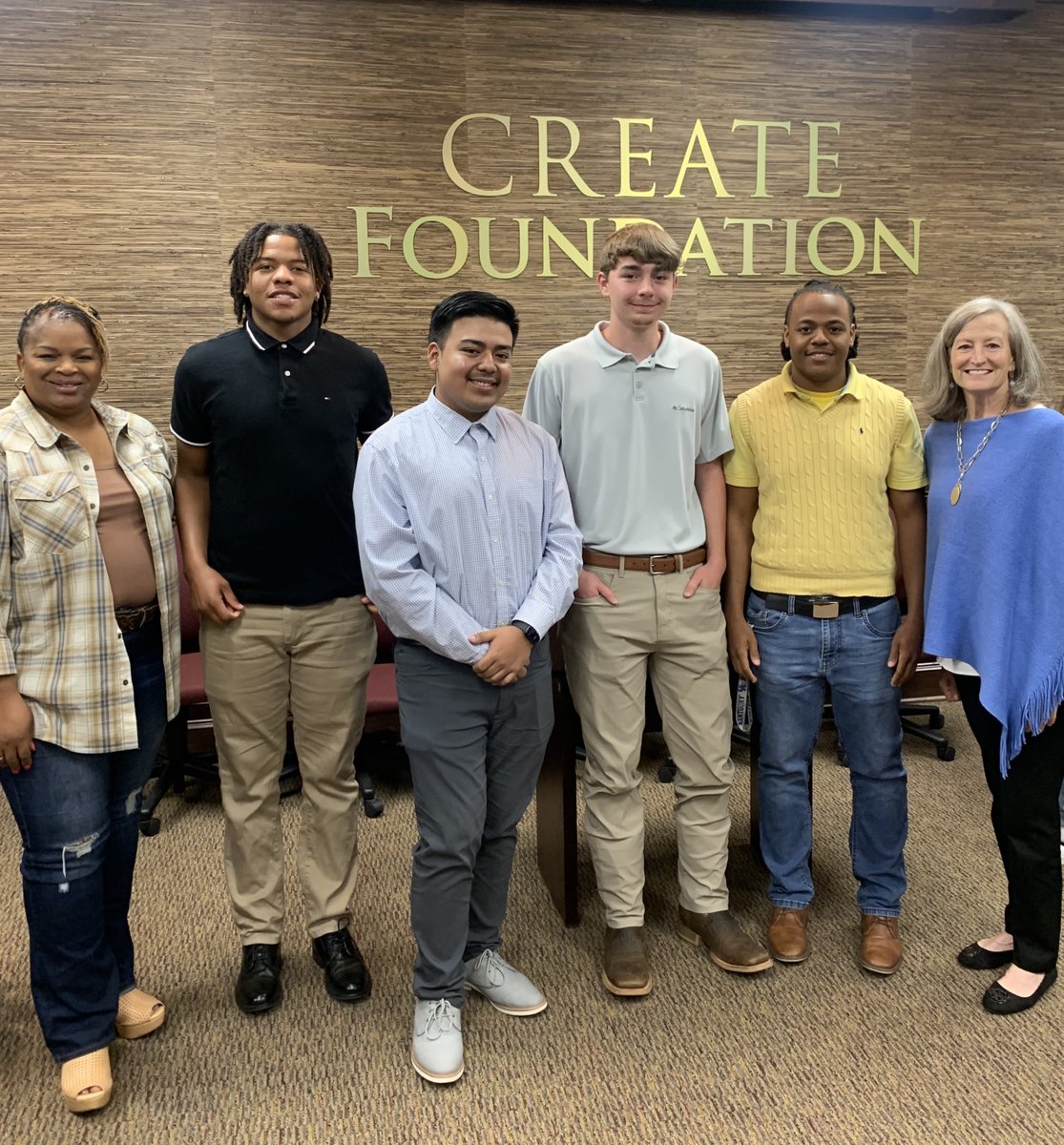 TupeloHigh's tweet photo. These seniors have completed 100-hour internships set up by our amazing Career Coaches:
Ashtin Jefferson - BroCon Realty
Sergio Garcia - Tupelo Municipal Court
Luke Burleson - Rebound Physical Therapy
Zack Huggins - Native Son Farms
Congratulations! #GoWave #TPSD https://t.co/S5l9hIN7Pb
