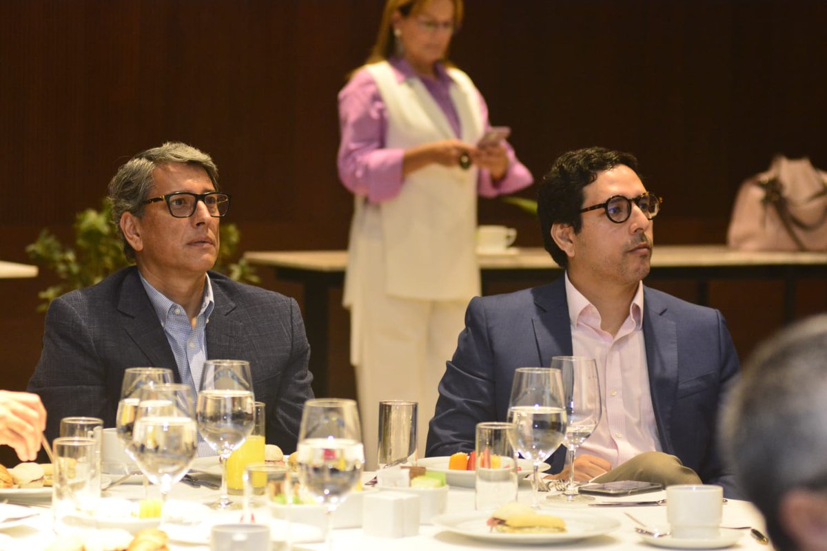 MINCETUR's tweet photo. Estuvieron presentes el Director Ejecutivo de #InPeru, Juan Mandujano, el Presidente de InPeru, Francis Stenning, el presidente de @CONFIEP, Alfonso Bustamante, entre otras autoridades. https://t.co/bnBISzV3Dr