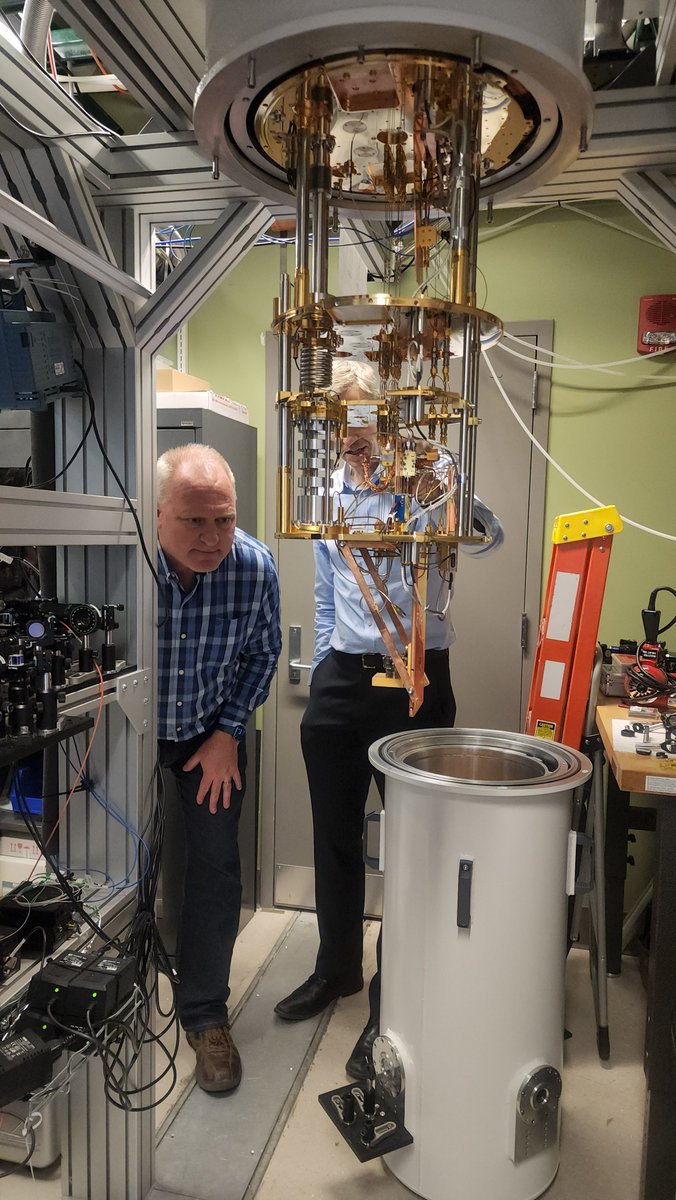 ColoradoCOLABS's tweet photo. Earlier this week, CO-LAB members, scientists, and local representatives joined us during our lab tour at @JILAscience, which has been a world-renowned and award-winning physics institute.
#scienceandtechnology #UCBoulder #physics #quantumtechnology #sciencematters #labtour https://t.co/aYYJu9VAa1