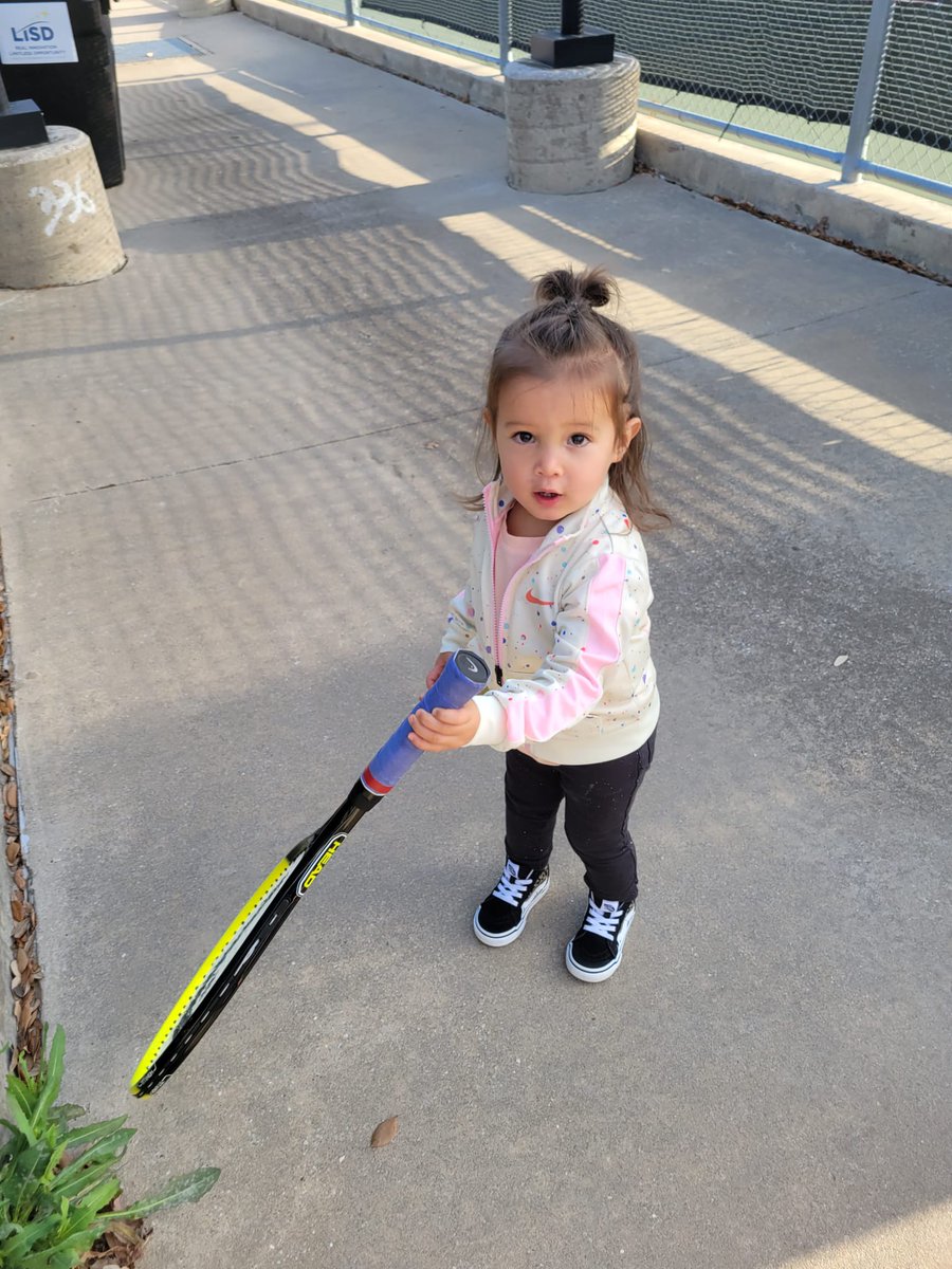 saiki_ms's tweet photo. future player headed your way! @FarmerTennis1 #putmeincoach #starplayer #wasdefinitelyusingthisasabroom https://t.co/CggBZNO4Ug