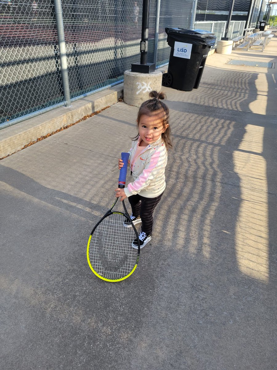 saiki_ms's tweet photo. future player headed your way! @FarmerTennis1 #putmeincoach #starplayer #wasdefinitelyusingthisasabroom https://t.co/CggBZNO4Ug