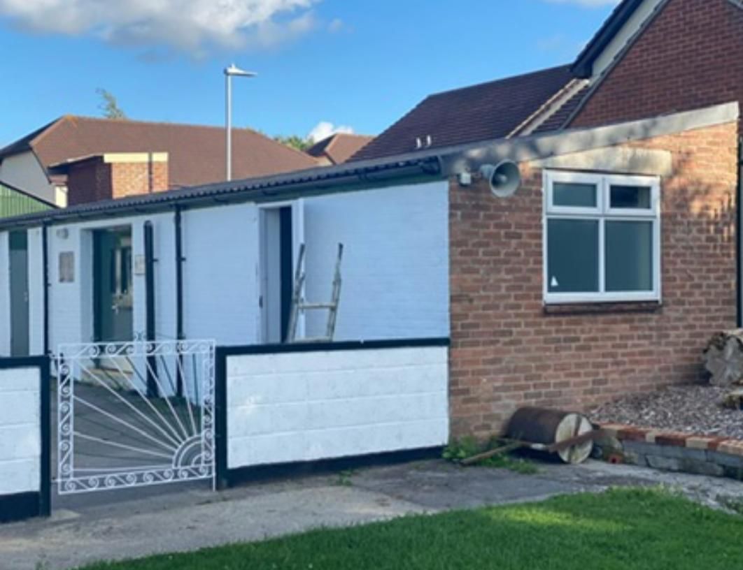 Westbury United FC 𝗡𝗲𝗲𝗱𝘀 𝘆𝗼𝘂𝗿 𝗵𝗲𝗹𝗽!

We are calling on supporters, all football fans, local businesses/sponsors and the general public to help us raise money towards our new changing rooms. Which is a requirement for us to remain and advance beyond step 4 in the