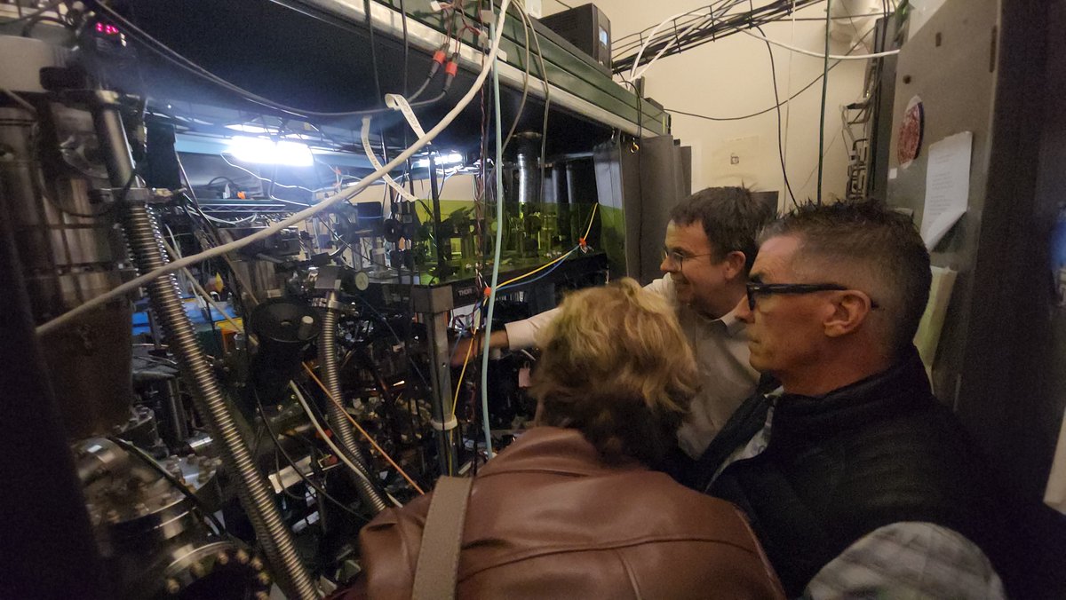 ColoradoCOLABS's tweet photo. Earlier this week, CO-LAB members, scientists, and local representatives joined us during our lab tour at @JILAscience, which has been a world-renowned and award-winning physics institute.
#scienceandtechnology #UCBoulder #physics #quantumtechnology #sciencematters #labtour https://t.co/aYYJu9VAa1