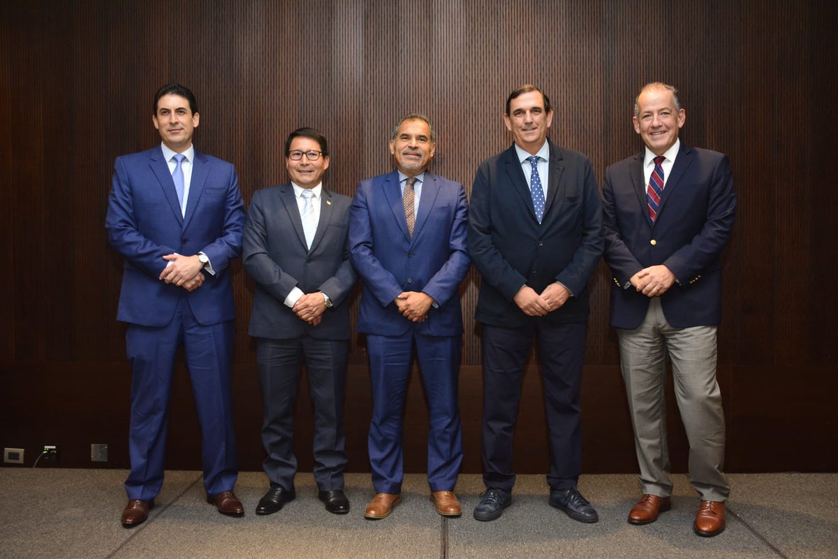 MINCETUR's tweet photo. El titular del #Mincetur, @mathews_jc, participó del lanzamiento de #InPeru, una asociación sin fines de lucro que tiene como propósito promover el desarrollo de mercados financieros y capitales nacionales. https://t.co/CtprORAeFW