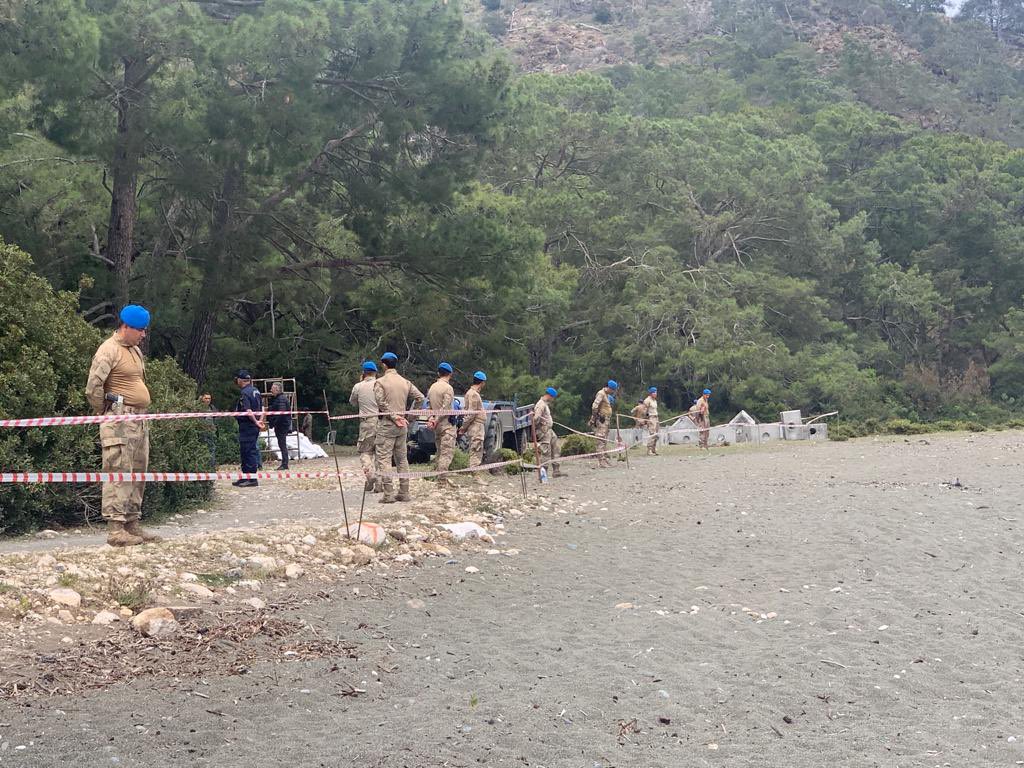 YusufYavuz3's tweet photo. Phaselis’te bakanlık eliyle uygulanan projede mahkeme 13 Nisan’da yürütmeyi durdurma kararı verdi ancak inşaatın seçimlere kadar bitirilmesi için uğraşılıyor. Turizmin başkenti denilen Antalya’da bugüne kadar silahlı askerler eşliğinde bir inşaat yapıldığı görülmüş değil. https://t.co/gNxu4tKDHz