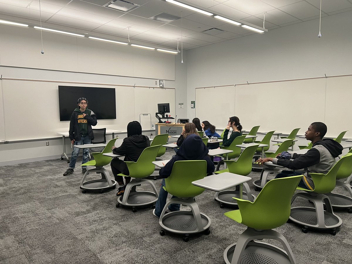 RPMSCounseling's tweet image. A very rainy but successful college tour of @GeorgeMasonU ☔️ Our students learned a lot about majors, class schedules, admissions, scholarships, college life and more! Thank you, GMU, for having our Raiders! 💚 @RipponMiddle #PWCS #PWCSFutureReady #PWCScounseling