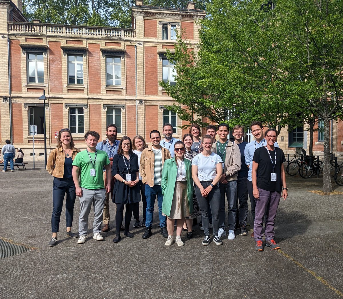 And that's a wrap for a lovely and lively #ecprjs23 in wonderful Toulouse! 🥖🥐🍷 Rigorous and heterogeneous social media research is definitely happening in Europe 🇪🇺 Big thanks to @i_RoBo_ for co-organizing...let's push the frontiers again when the location is as nice! 😋